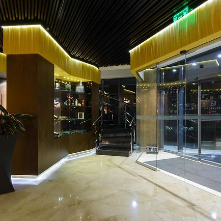 Hotel Senator Karagandy エクステリア 写真